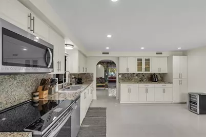 810 NE 149th St, Miami, FL 33161 - Photo 13