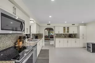 810 NE 149th St, Miami, FL 33161 - Photo 13