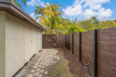 810 NE 149th St, Miami, FL 33161 - Photo 25