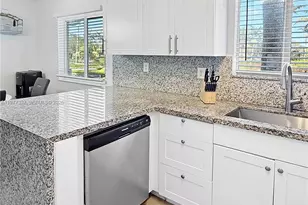 945 NE 34th Ave, Homestead, FL 33033 - Photo 9