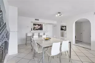 6039 Collins Ave, Miami Beach, FL 33140 - Photo 5
