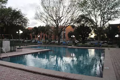 9410 W Flagler St #413, Miami, FL 33174 - Photo 3