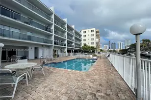 3868 NE 169th St, North Miami Beach, FL 33160 - Photo 15