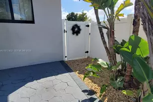 920 SE 8th St, Hialeah, FL 33010 - Photo 1