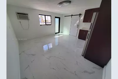 920 SE 8th St #1, Hialeah, FL 33010 - Photo 3