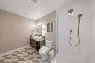 159 NE 6th St, Miami, FL 33132 - Photo 23