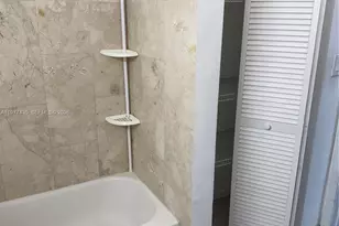 2750 NE 183rd St, Aventura, FL 33160 - Photo 19