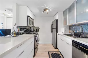 1621 Bay Rd, Miami Beach, FL 33139 - Photo 11