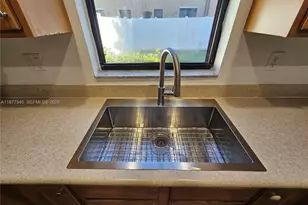 3370 W 90th St, Hialeah, FL 33018 - Photo 15