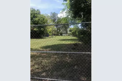 61 NW 17th Pl, Miami, FL 33125 - Photo 7