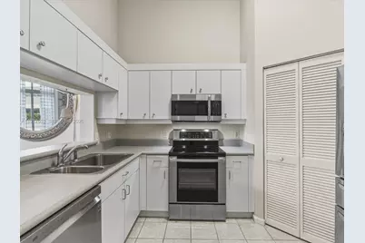 701 Brickell Key Blvd #301, Miami, FL 33131 - Photo 9