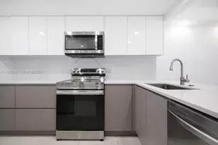 1717 N Bayshore Dr, Miami, FL 33132 - Photo 3