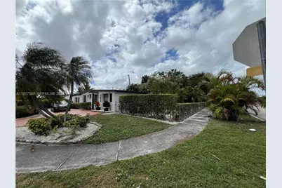 18160 NW 82nd Ave, Hialeah, FL 33015 - Photo 3