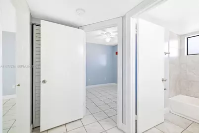 5400 W 21st Ct #402, Hialeah, FL 33016 - Photo 7
