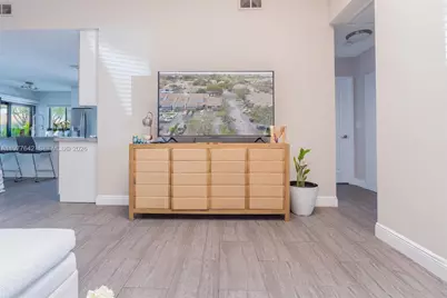 1662 N 14th Ter #0, Hollywood, FL 33020 - Photo 7