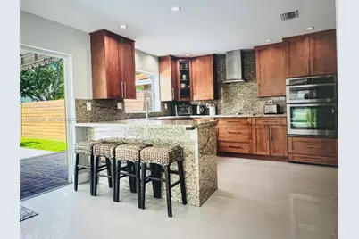 8826 NW 189th Ter, Hialeah, FL 33018 - Photo 13