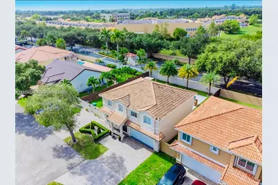 8826 NW 189th Ter, Hialeah, FL 33018 - Photo 3