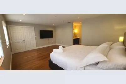 8826 NW 189th Ter, Hialeah, FL 33018 - Photo 17