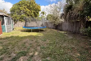 304 SW 77th Ave, North Lauderdale, FL 33068 - Photo 17