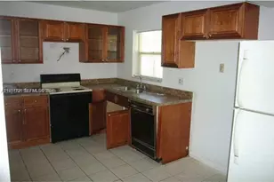 304 SW 77th Ave, North Lauderdale, FL 33068 - Photo 3