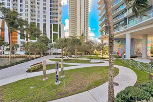 460 NE 28th St, Miami, FL 33137 - Photo 9