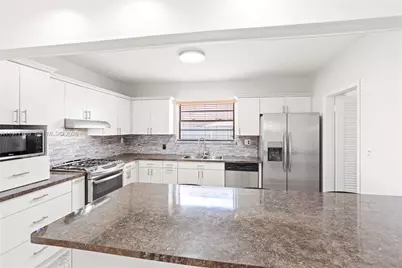 1100 W 53rd Ter, Hialeah, FL 33012 - Photo 13