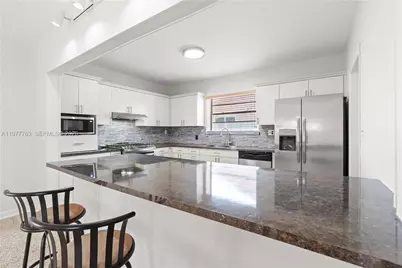 1100 W 53rd Ter, Hialeah, FL 33012 - Photo 11