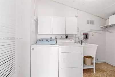 1100 W 53rd Ter, Hialeah, FL 33012 - Photo 17