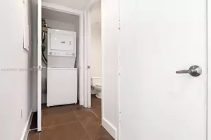 1040 Biscayne Blvd, Miami, FL 33132 - Photo 11