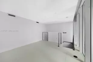 1040 Biscayne Blvd, Miami, FL 33132 - Photo 9