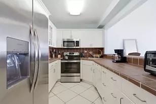 5601 Collins Ave, Miami Beach, FL 33140 - Photo 9