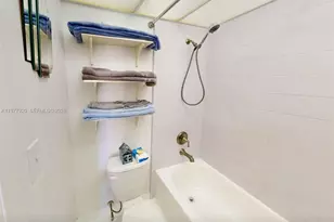 6570 Royal Palm Blvd, Margate, FL 33063 - Photo 15