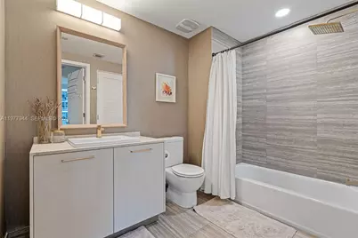 1010 Brickell Ave #4009, Miami, FL 33131 - Photo 17