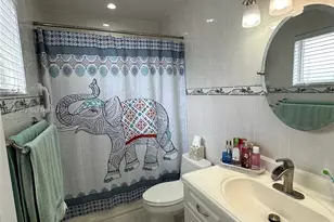 2385 W 69th St, Hialeah, FL 33016 - Photo 19