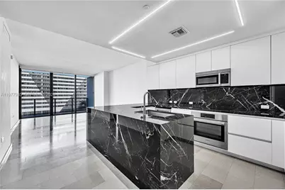 88 SW 7th St #806, Miami, FL 33130 - Photo 1