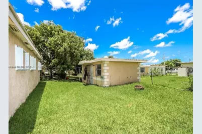 725 SW 12th Ave, Homestead, FL 33030 - Photo 3