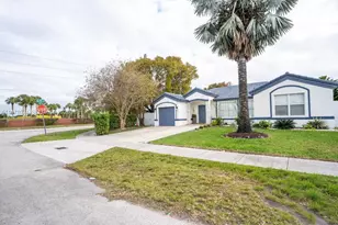 10704 SW 167th St, Miami, FL 33157 - Photo 3