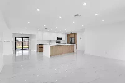 695 W 73 Pl, Hialeah, FL 33014 - Photo 7