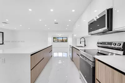 695 W 73 Pl, Hialeah, FL 33014 - Photo 13