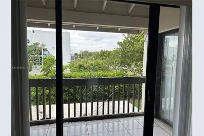 8879 Fontainebleau Blvd #204, Miami, FL 33172 - Photo 13