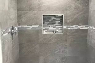 8879 Fontainebleau Blvd, Miami, FL 33172 - Photo 9