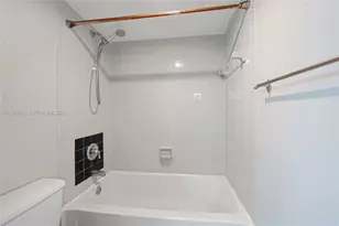 2871 N Oakland Forest Dr, Oakland Park, FL 33309 - Photo 17