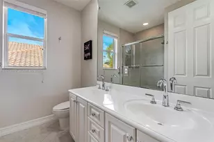 10221 Blue Palm St, Plantation, FL 33324 - Photo 39