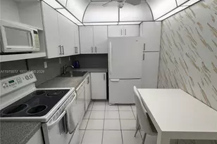 3701 N Country Club Dr, Aventura, FL 33180 - Photo 13