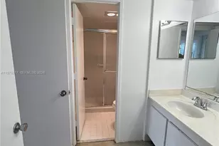 3701 N Country Club Dr, Aventura, FL 33180 - Photo 25