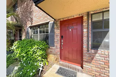 2128 NE 9th Ave, Wilton Manors, FL 33305 - Photo 3