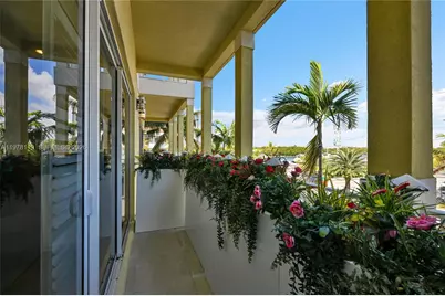 346 Elm St #A-10, Hollywood, FL 33019 - Photo 25