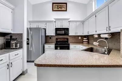 529 Lakeside Cir, Sunrise, FL 33326 - Photo 9