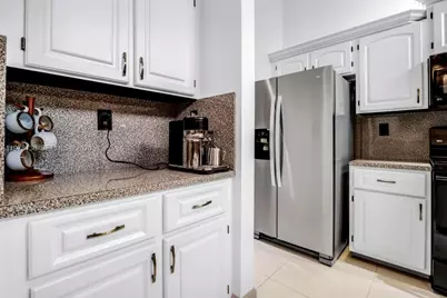 529 Lakeside Cir, Sunrise, FL 33326 - Photo 11