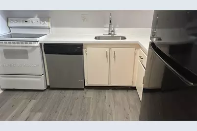8000 Fairview Dr #306, Tamarac, FL 33321 - Photo 3